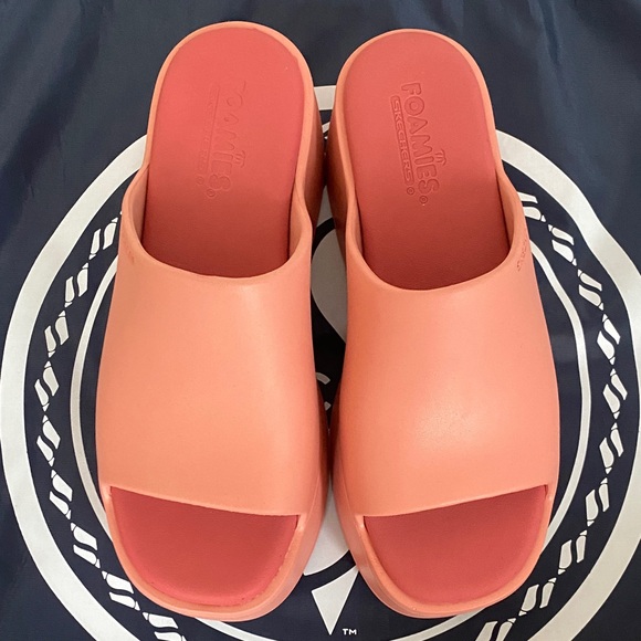 Skechers Women's Coral Pink Foamies Mules Size 7 BRAND NEW - Picture 2 of 7